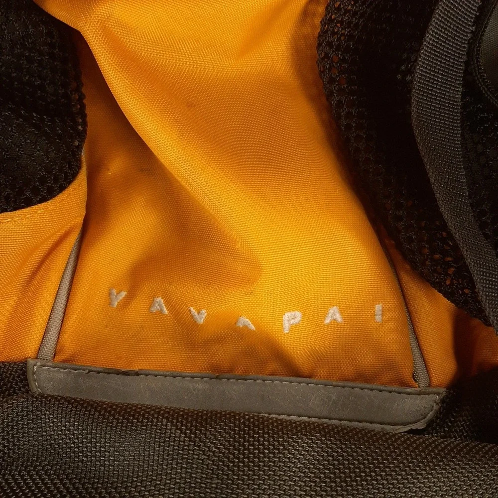 The Northface TNF Yavapai Backpack Yellow Black No Reservoir Pikes Peak Logo